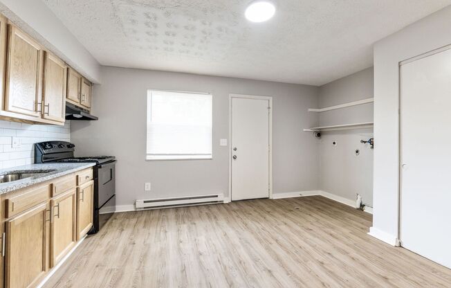 Newly Renovated 2 BR/ 1 BA townhome MOVE-IN SPECIAL