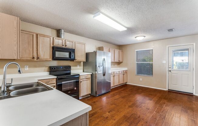 Move-in by 10.17 and get 1-month FREE, with an 18-month lease