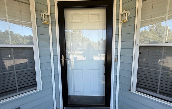SHORT TERM LEASE AVAILABLE THROUGH APRIL 30! Cute one level Home in Shelton Park
