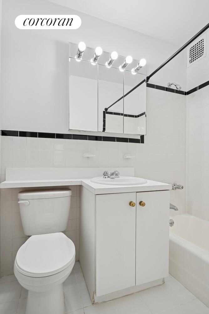 2 beds, 1 bath, $5,000, Unit 6D