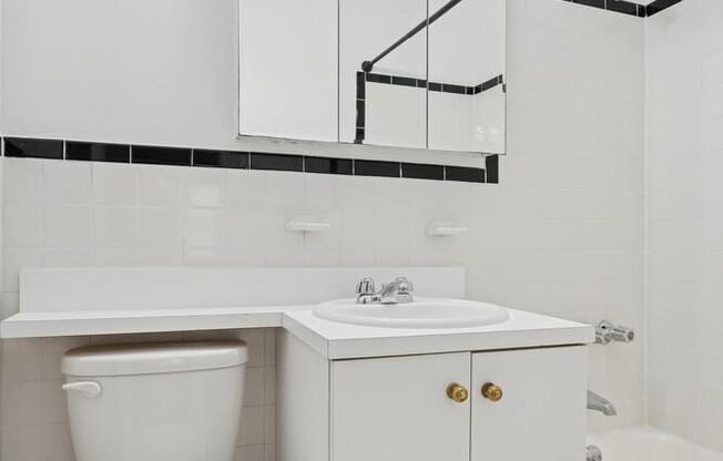 2 beds, 1 bath, $5,000, Unit 6D