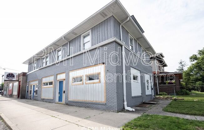 5037 E 10 ST