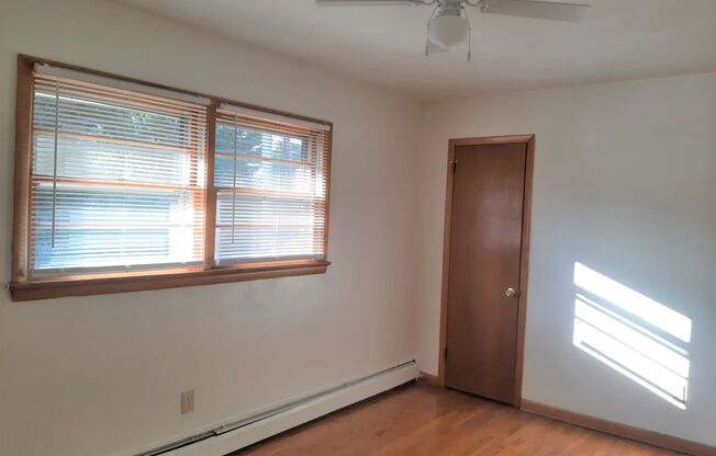 2 beds, 1 bath, 903 sqft, $1,240, Unit C-2