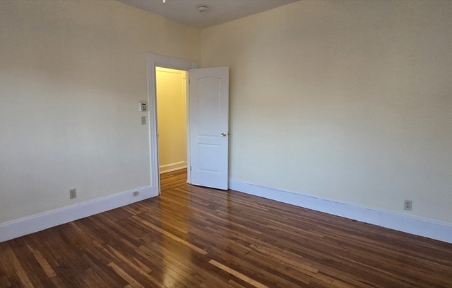 3 beds, 1 bath, 1,050 sqft, $2,850, Unit 2