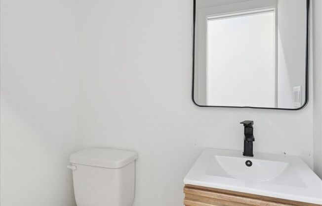 1 bed, 2 baths, 800 sqft, $1,313, Unit B