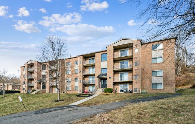 2 beds, 2 baths, 999 sqft, $2,150, Unit I23