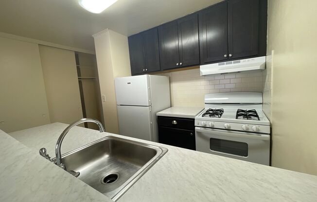 1 bed, 1 bath, 600 sqft, $1,050, Unit 211