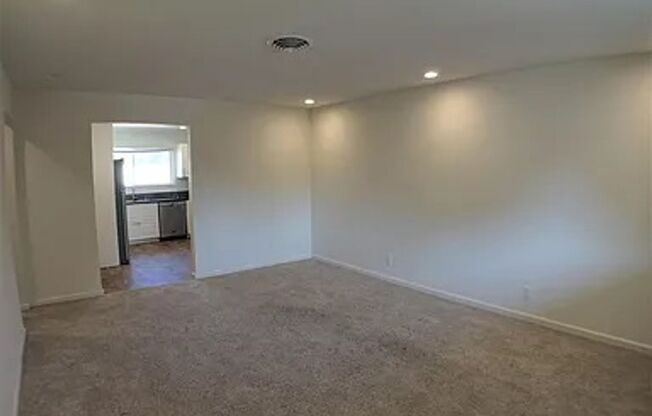 2 beds, 1 bath, $1,350, Unit Unit #7