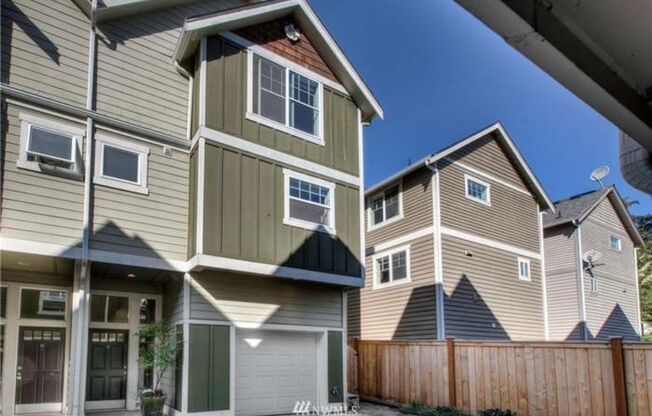 $500 OFF 1 Mo Rent - Bright Townhome Offering 3 BD each w/ Ensuite BA