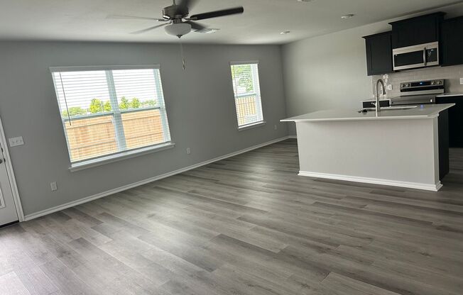 Nearly New Duplex - 1st month free!