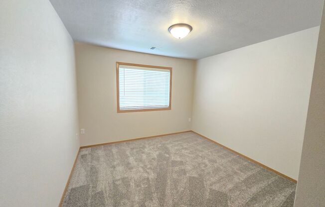 2 beds, 1 bath, 1,090 sqft, $1,230, Unit 3400 304