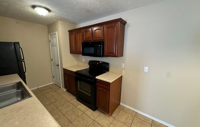 2 beds, 2 baths, $895