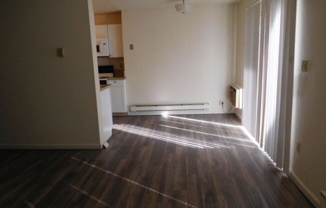 2 beds, 1 bath, $1,325, Unit UNIT 275