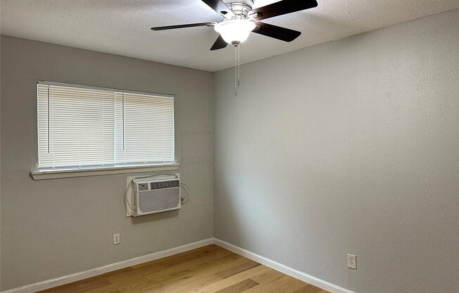 2 beds, 1 bath, 660 sqft, $795, Unit 1