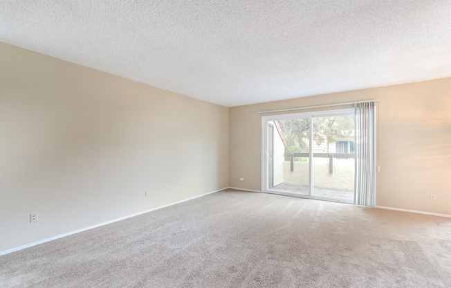 LOVELY AND SPACIOUS 2BR 2BA CONDO!!!