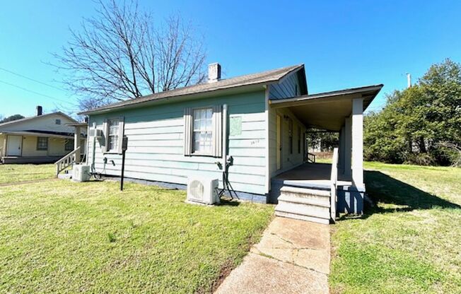 ONE BEDROOM/ONE BATH - CONVENIENT LOCATION!