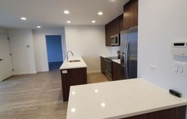 2 beds, 2 baths, 1,000 sqft, $2,625, Unit 609