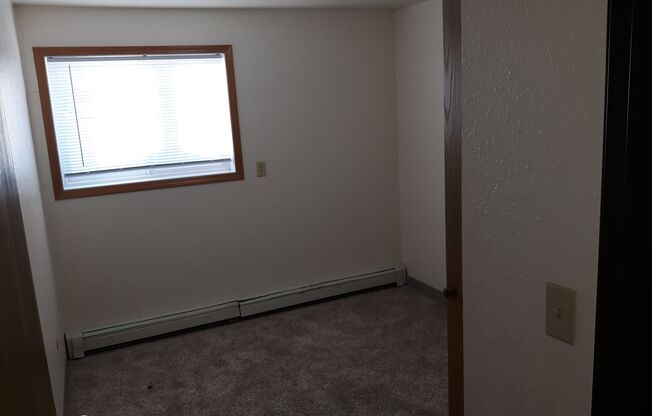 2 beds, 1 bath, 765 sqft, $760, Unit 06