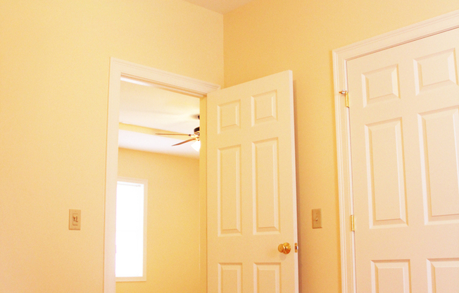 2 beds, 1 bath, $2,200, Unit APT 8