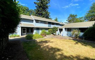 Nicely Renovated 2 Bed, 1 Bath Duplex Apt in Multnomah Village