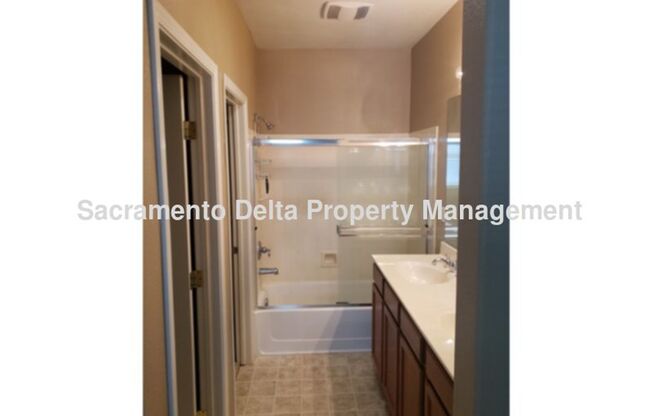 2 beds, 2 baths, $2,095, Unit # 26104