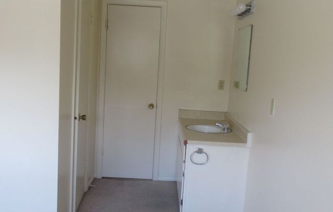 2 beds, 1 bath, 800 sqft, $2,125, Unit 14