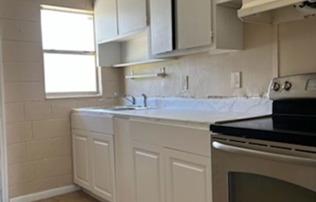 2 beds, 1 bath, $1,100, Unit POLK