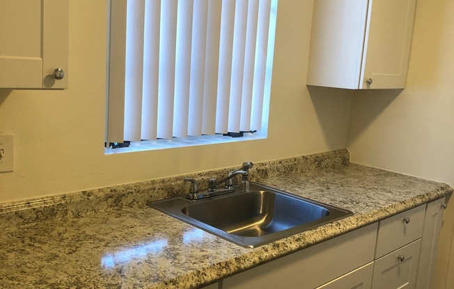 1 bed, 1 bath, 550 sqft, $975, Unit 423