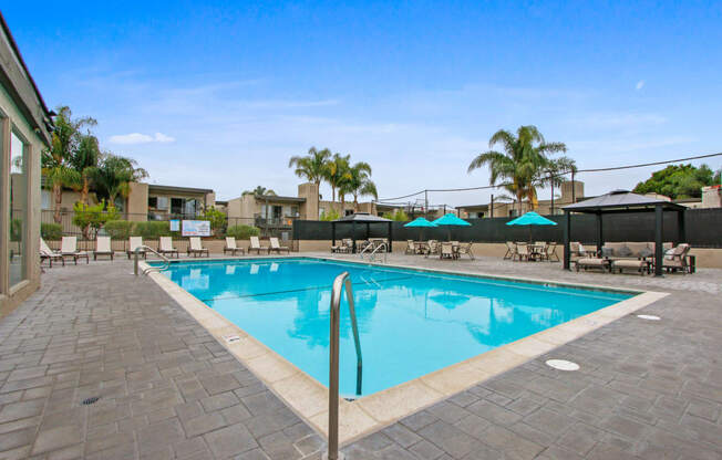 Apartments for rent with pool in Santa Ana