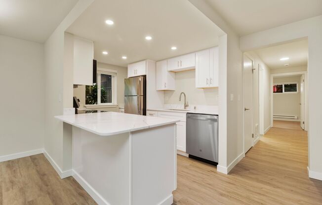 2 beds, 1 bath, 875 sqft, $2,795, Unit 27