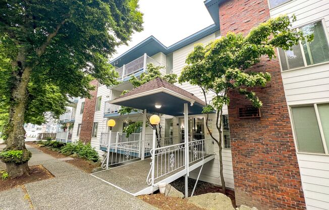 9100 Roosevelt Apartments