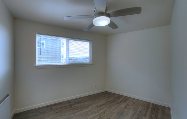 Spacious 3 Bed, 2 Bath Apartment in Queen Anne / Interbay – In-Unit Washer & Dryer, Prime Location, Perfect for Urban Living!- Sign a Lease by October 20 and Get 2 weeks Free Rent!