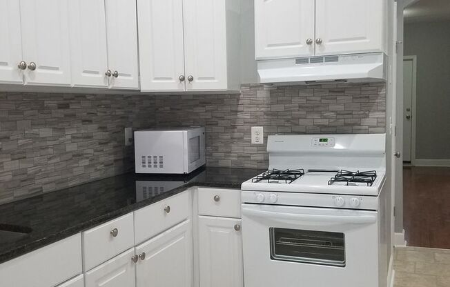 Baltimore - 3 Bedrooms and 1.5 baths Available!