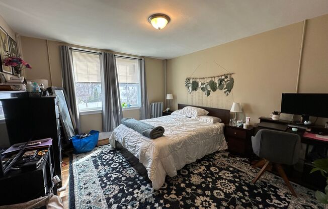 Studio, 1 bath, $1,950, Unit 10 Brooks Park #15