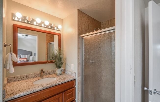 5 beds, 3 baths, $3,900