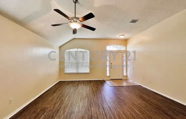 Lovely 4/2/2 in Grand Prairie For Rent!