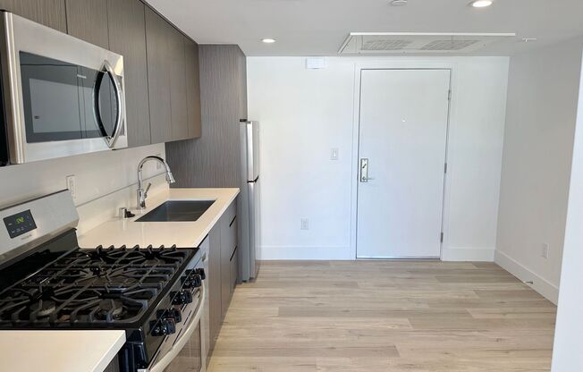 1 bed, 1 bath, 607 sqft, $2,440, Unit 602