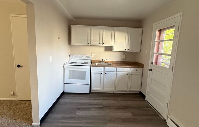 2 beds, 1 bath, 850 sqft, $1,350, Unit 3