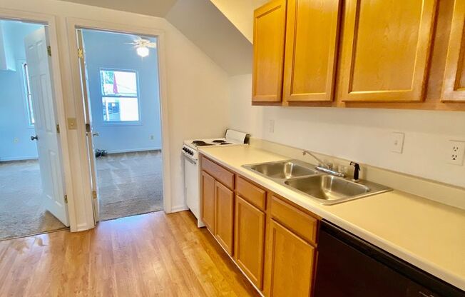 2 beds, 1 bath, $1,245, Unit 2