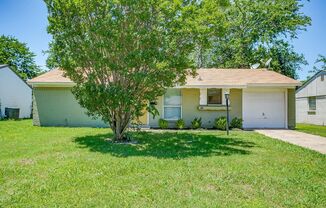 Charming Home located in the heart of Burleson!