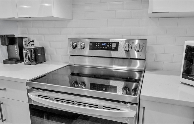 3 beds, 2 baths, 1,090 sqft, $5,250, Unit 318