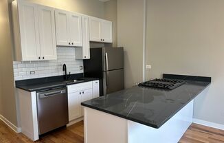 2 beds, 1 bath, $2,600, Unit 1F