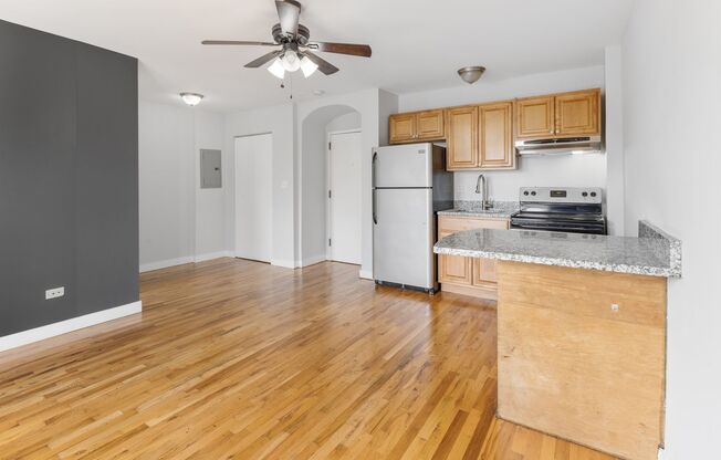 Studio, 1 bath, 275 sqft, $1,275, Unit 7450-53