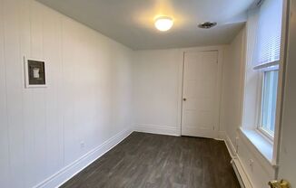 2 beds, 1 bath, $825, Unit Apt 5