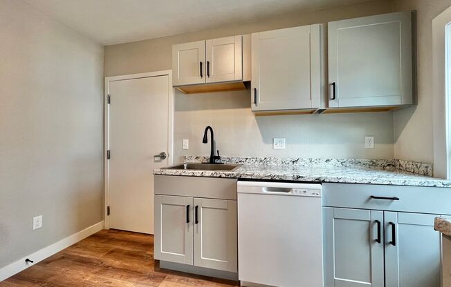 1 bed, 1 bath, 353 sqft, $895, Unit Unit 4