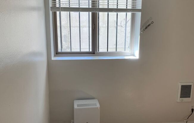 2 beds, 1 bath, 700 sqft, $1,750, Unit 001