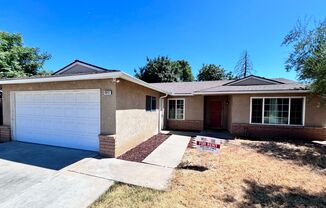 $2,195 Ashlan & Cornelia, 3 Bedroom House- Austin Way, Fresno - Spacious Backyard