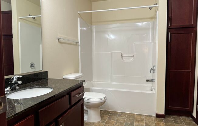 1 bed, 1 bath, 670 sqft, $1,020, Unit 5400-105