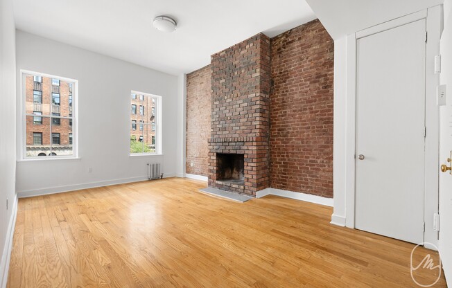 466 W 23 ST