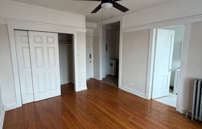 Studio, 1 bath, $1,100, Unit 514